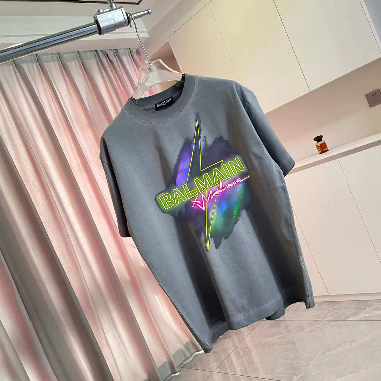 Balmain*Balmain 2026 Spring and Summer New Arrival Washed, distressed, personalized letter logo print, customized fabric g short-sleeved T-shirt, men and women Same Style Size: S M L XL XXL five sizes Color: White Brown Purple Gray